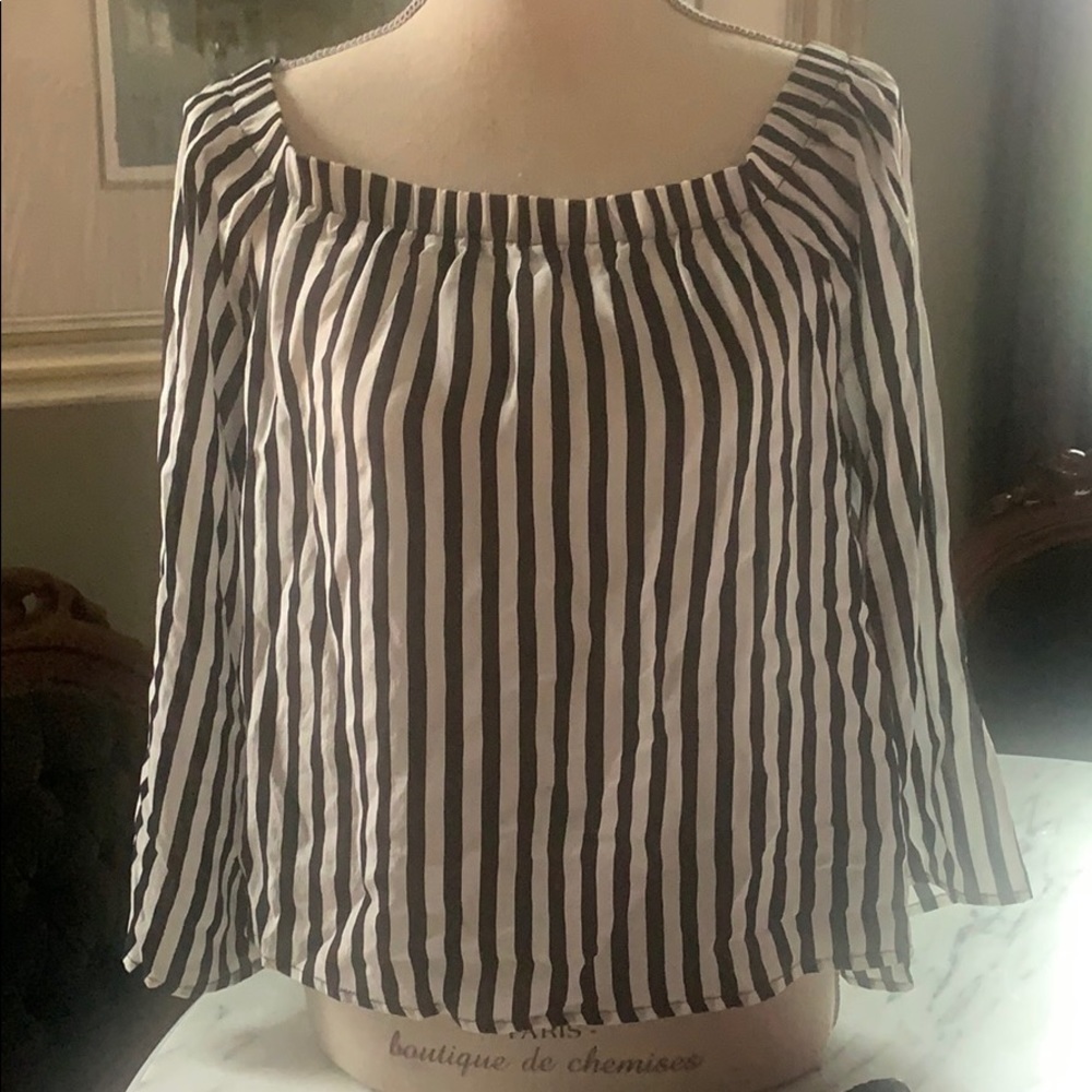 Glam on or off the shoulder blouse size large 🇺🇸